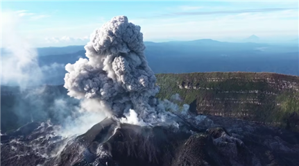 印尼火山爆发最新动态，影响及应对策略